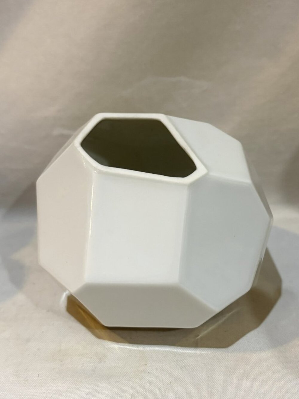 Koray Ozgen White Porcelain Astéroïde Multi-Positional Vase